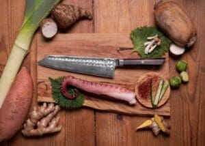 kotai bunka damascus koksmes kiritsuke 21 cm ebbenhout op snijplank